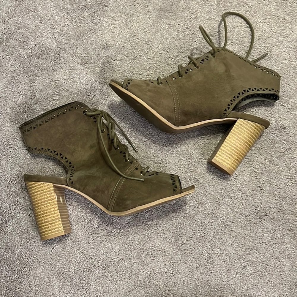 Charlotte Russe Womens Peep Toe Lace Up Heels - Size 8